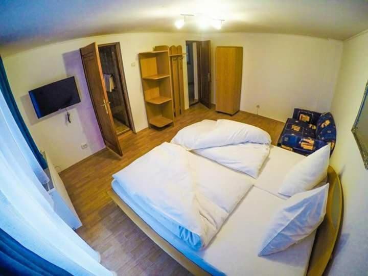 Hotel Casa Germana Lupeni  Exteriér fotografie
